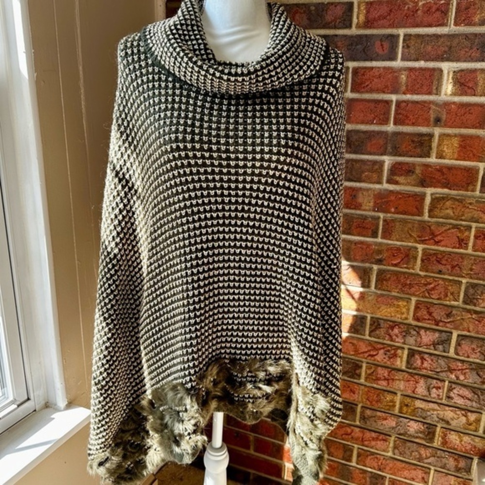 Cozy Green Gold Sweater Knit Cowl Neck Poncho Faux Fur Trim Holiday Sparkle Vibe